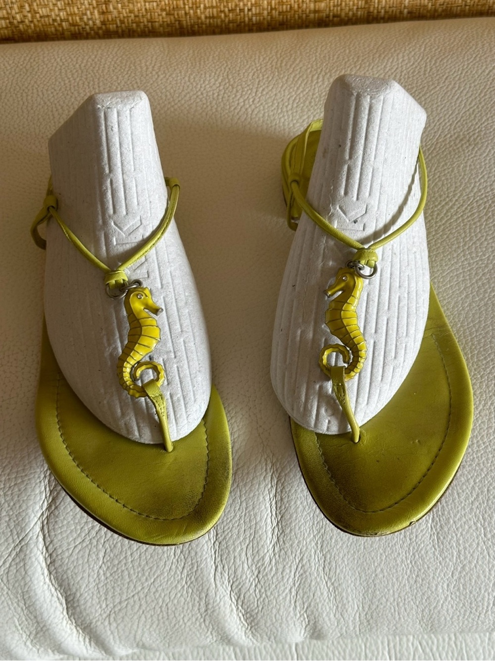 Coach seahorse sandals in lime green s 7B Leather upper ,sole and insole.Used.